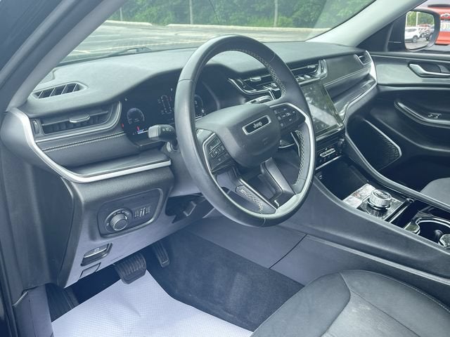 2022 Jeep Grand Cherokee L Laredo 4x4