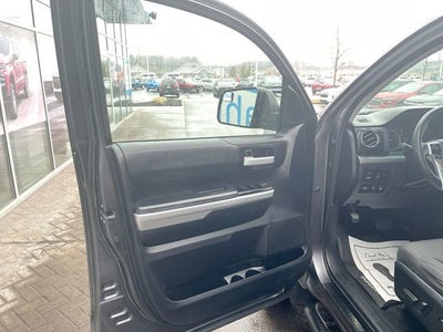 2017 Toyota Tundra SR5 5.7L V8