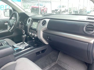 2017 Toyota Tundra SR5 5.7L V8