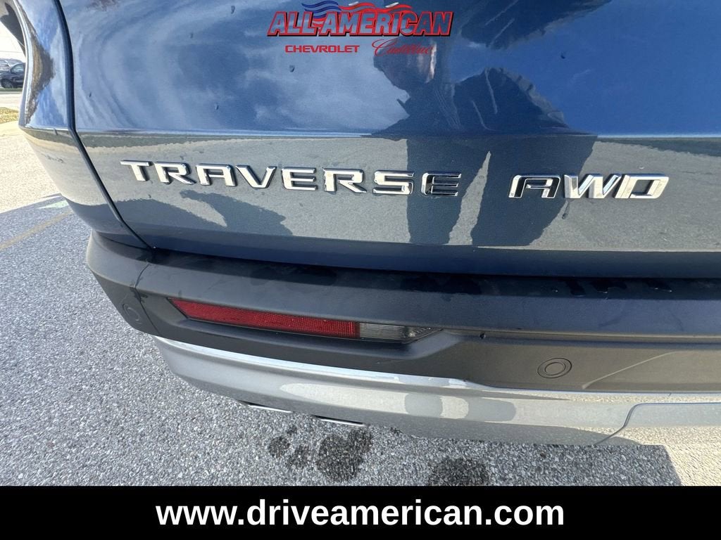 2025 Chevrolet Traverse LT