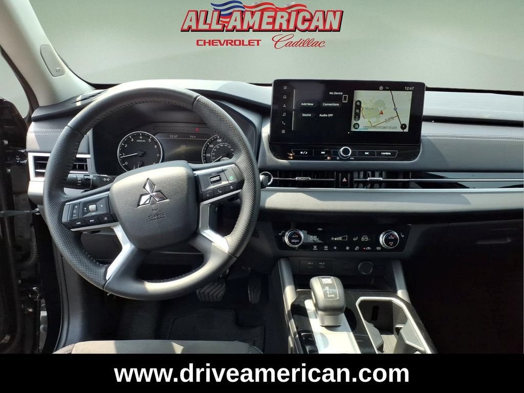 2025 Mitsubishi Outlander SE