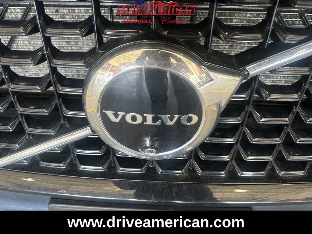 2024 Volvo XC60 Plus Dark Theme