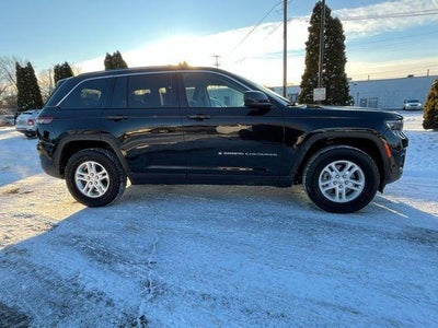 2023 Jeep Grand Cherokee Laredo 4x4