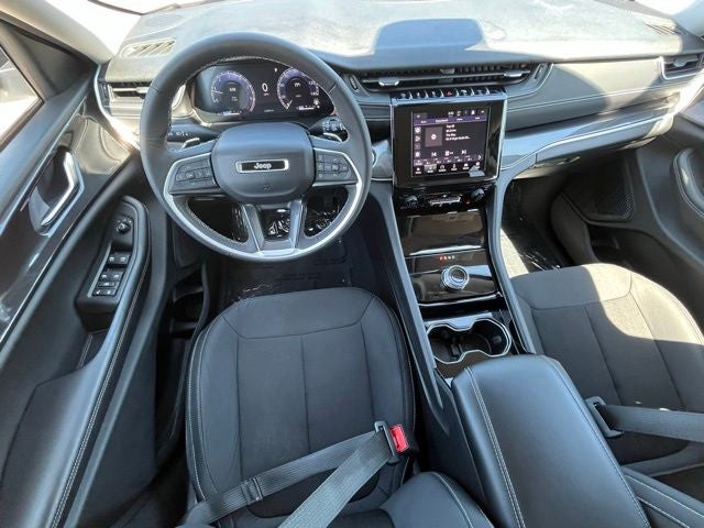 2023 Jeep Grand Cherokee Laredo 4x4
