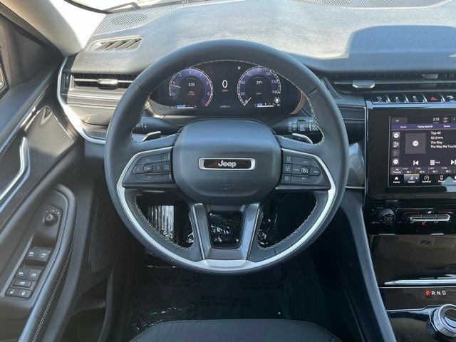 2023 Jeep Grand Cherokee Laredo 4x4