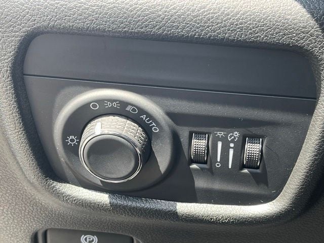 2023 Jeep Grand Cherokee Laredo 4x4