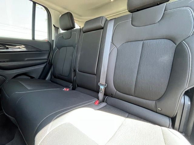2023 Jeep Grand Cherokee Laredo 4x4