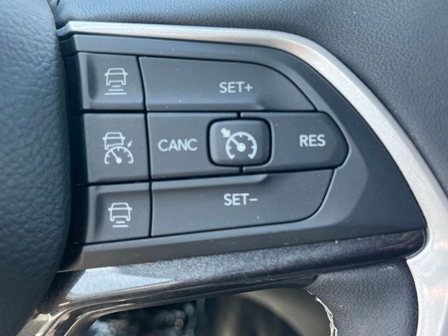 2023 Jeep Grand Cherokee Laredo 4x4