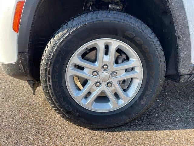 2023 Jeep Grand Cherokee Laredo 4x4