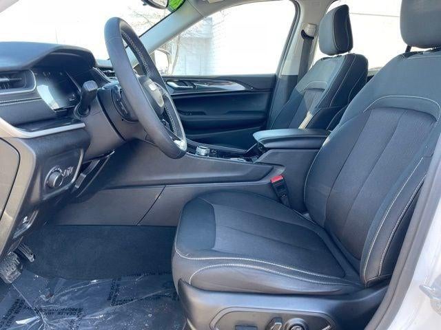 2023 Jeep Grand Cherokee Laredo 4x4