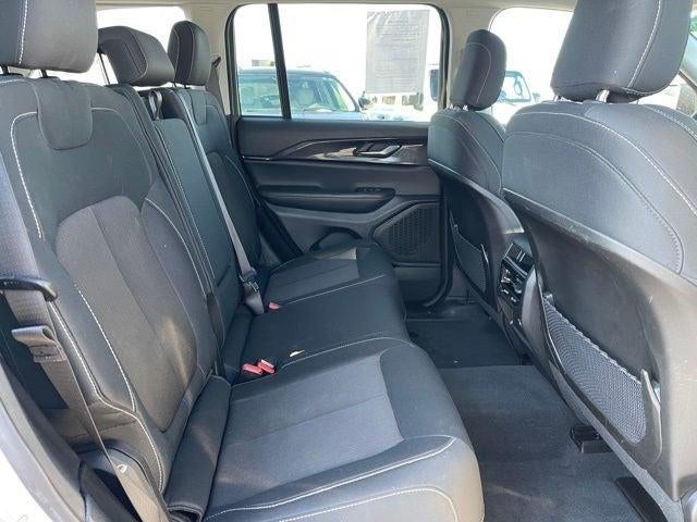 2023 Jeep Grand Cherokee Laredo 4x4