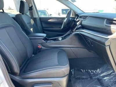 2023 Jeep Grand Cherokee Laredo 4x4