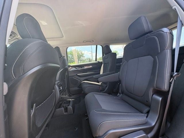 2023 Jeep Grand Cherokee L Laredo 4x4