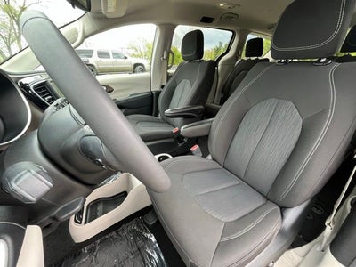 2024 Chrysler Voyager LX