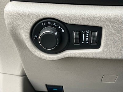 2024 Chrysler Voyager LX