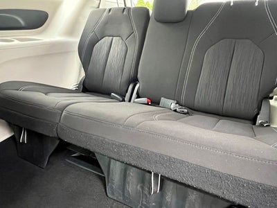 2024 Chrysler Voyager LX