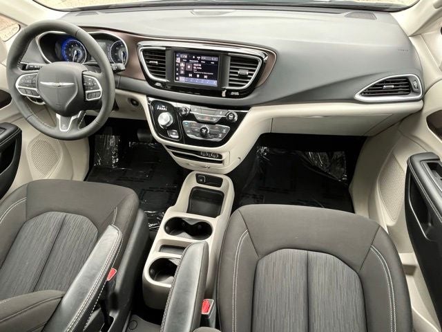 2024 Chrysler Voyager LX