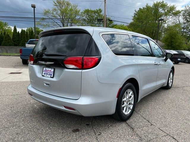 2024 Chrysler Voyager LX