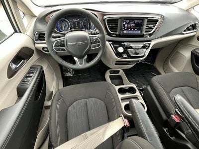 2024 Chrysler Voyager LX