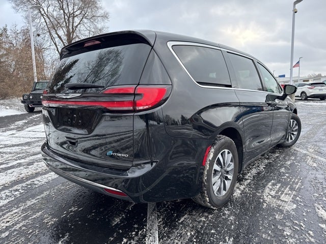 2024 Chrysler Pacifica Hybrid Select