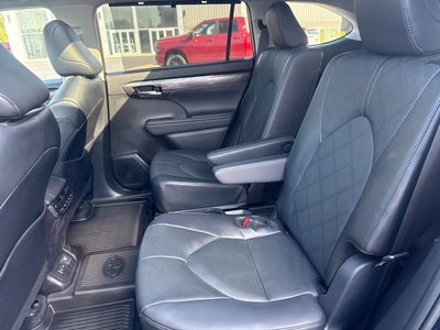 2025 Toyota Highlander Hybrid Platinum