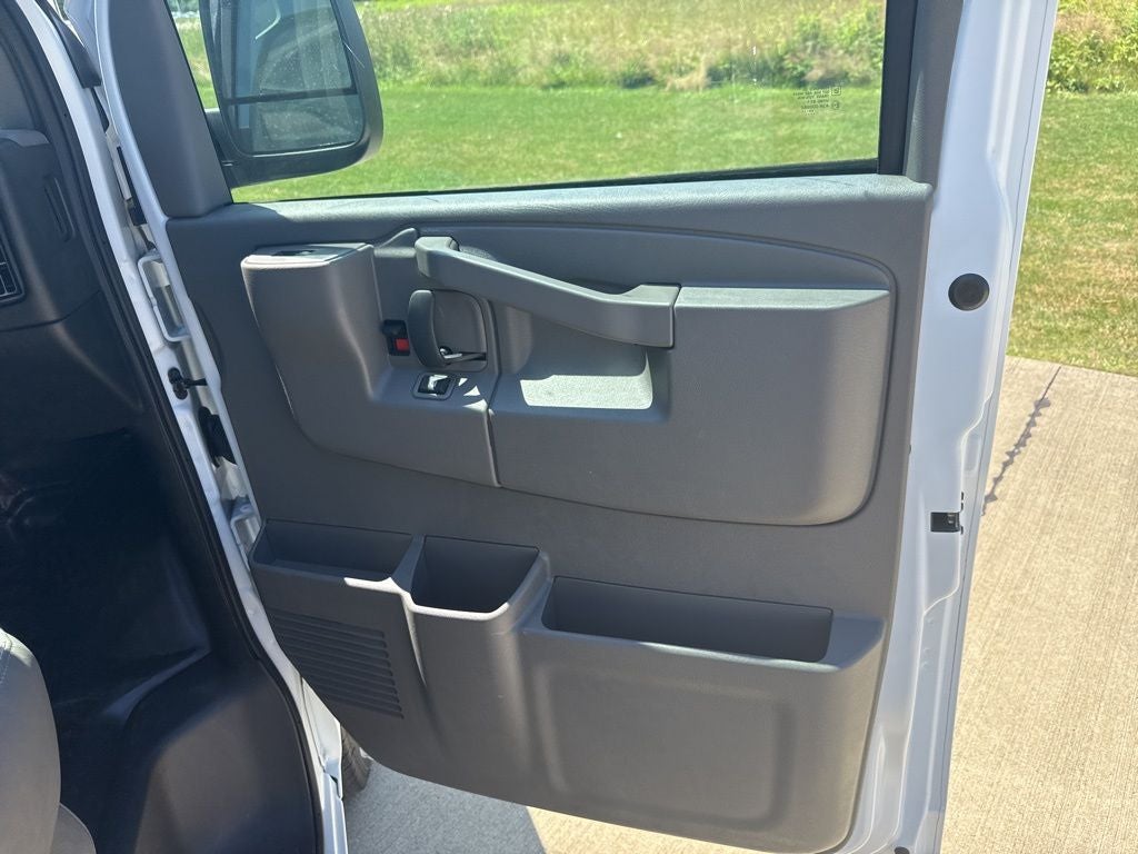 2025 Chevrolet Express 2500 Work Van Cargo