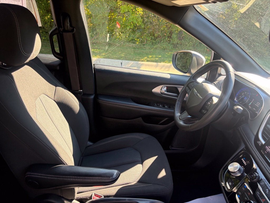 2023 Chrysler Pacifica Touring