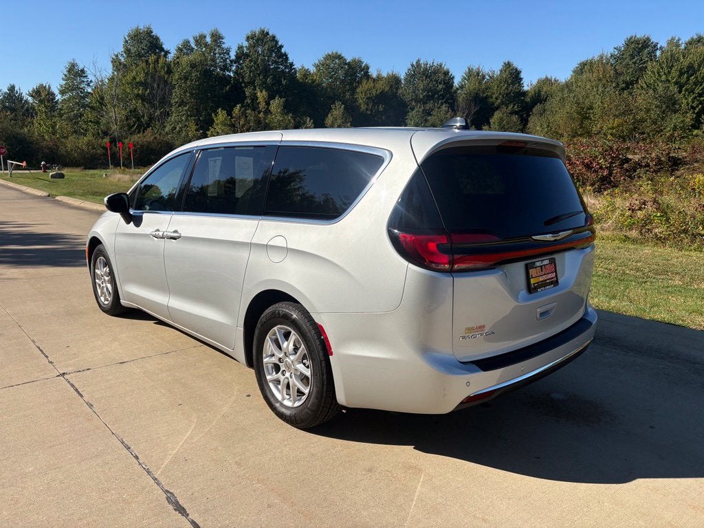 2023 Chrysler Pacifica Touring