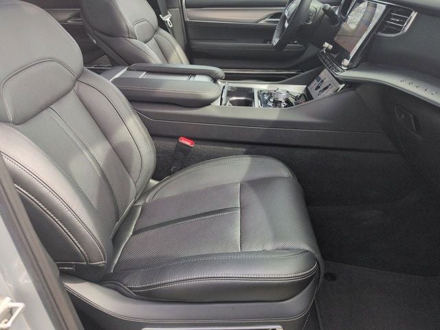 2023 Jeep Grand Wagoneer Base