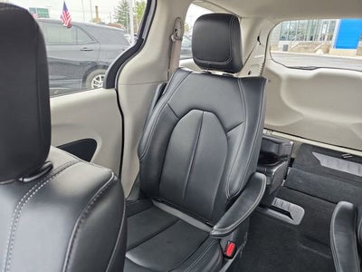 2024 Chrysler Pacifica Hybrid Select