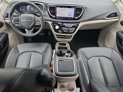 2024 Chrysler Pacifica Hybrid Select