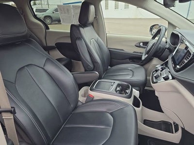 2024 Chrysler Pacifica Hybrid Select