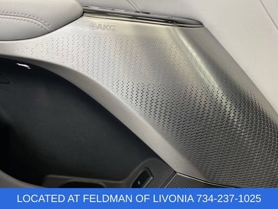 2024 Cadillac LYRIQ Luxury 2