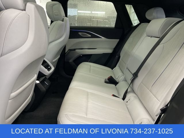 2024 Cadillac LYRIQ Luxury 2