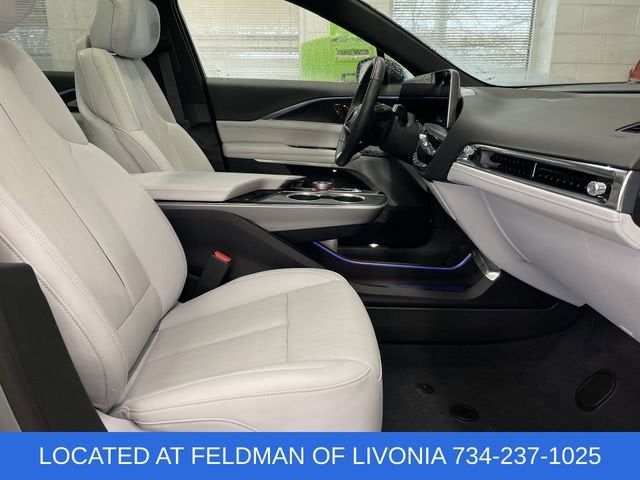 2024 Cadillac LYRIQ Luxury 2