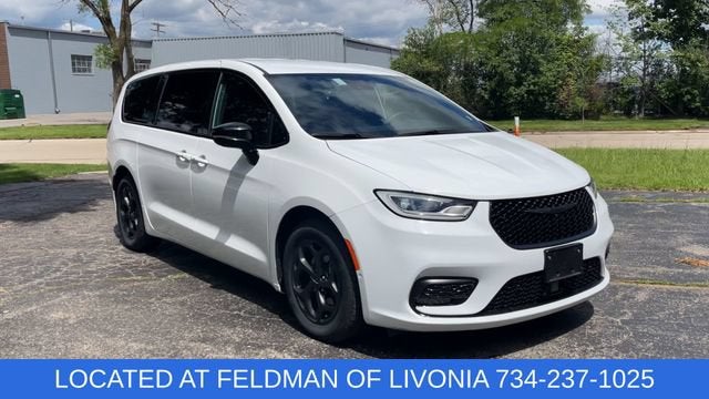 2024 Chrysler Pacifica Hybrid S Appearance Pkg