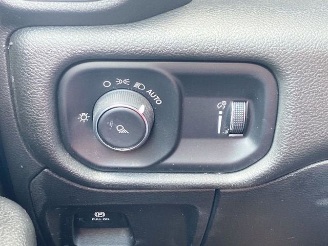 2023 RAM 1500 Big Horn Crew Cab 4x4 5'7" Box