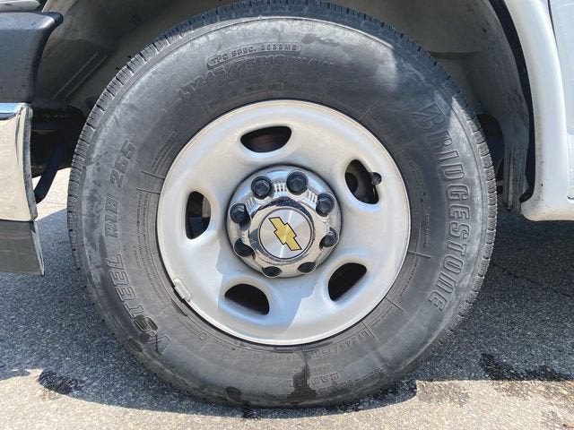 2025 Chevrolet Express Passenger 1LT