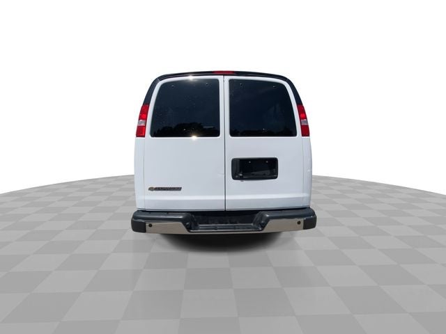 2025 Chevrolet Express Passenger 1LT