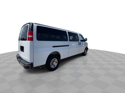 2025 Chevrolet Express Passenger 1LT