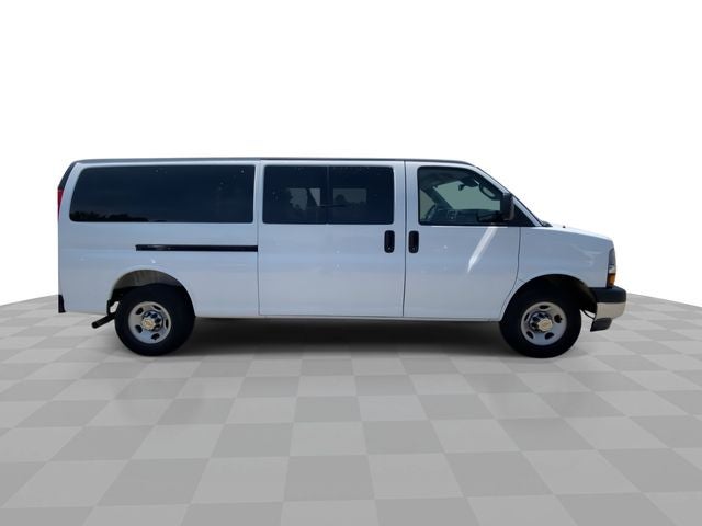 2025 Chevrolet Express Passenger 1LT