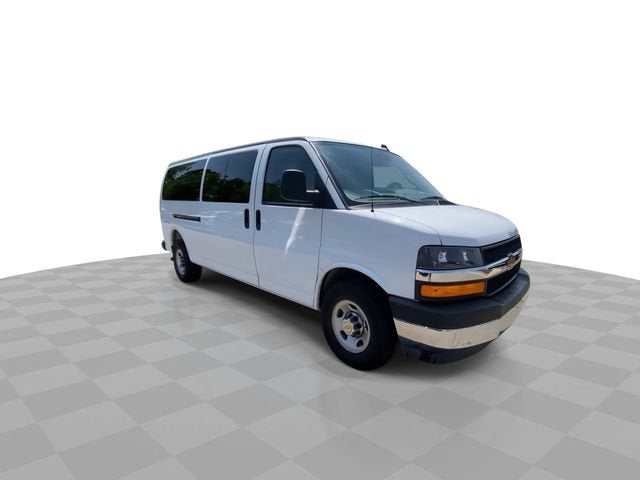 2025 Chevrolet Express Passenger 1LT