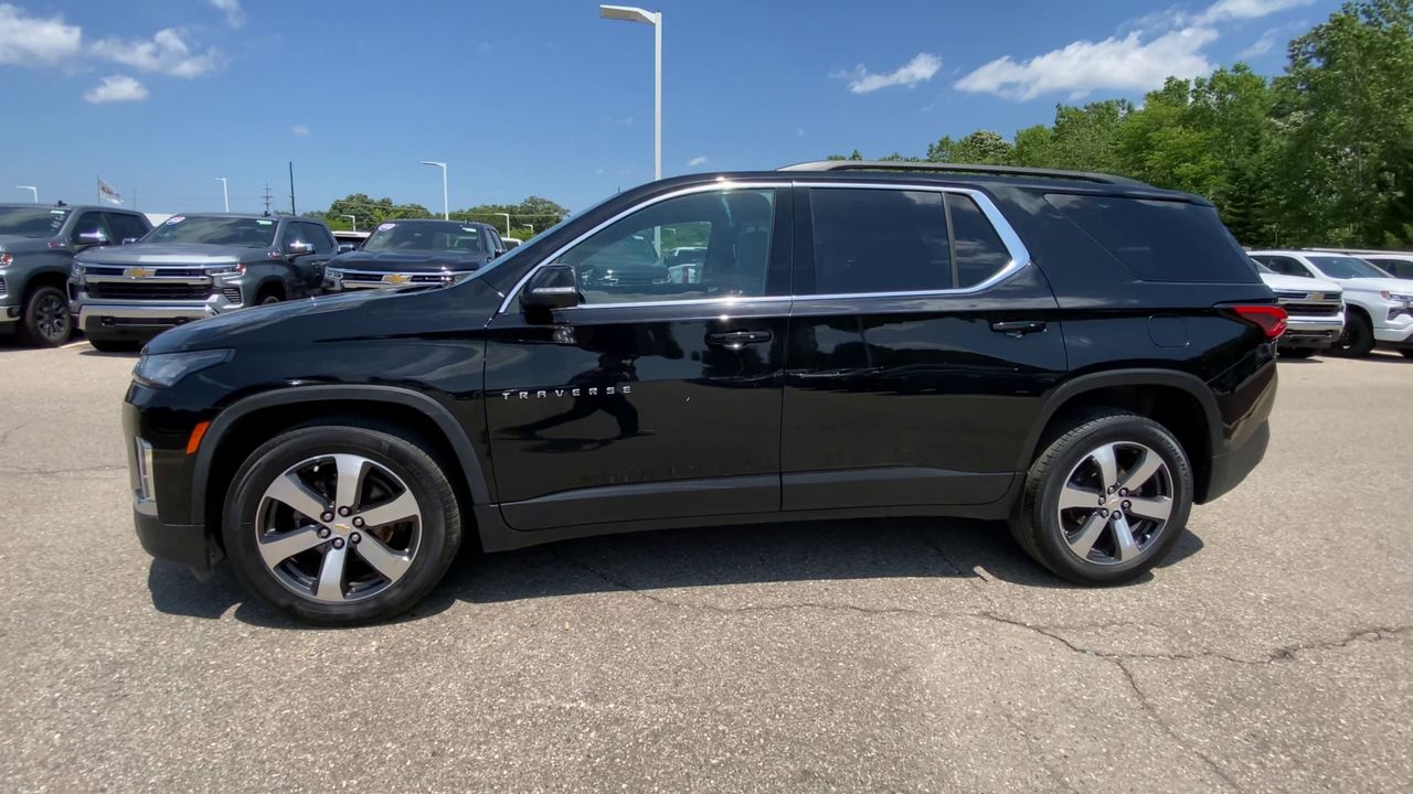 2023 Chevrolet Traverse LT Leather
