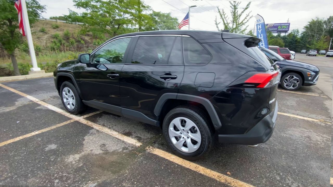 2025 Toyota RAV4 LE