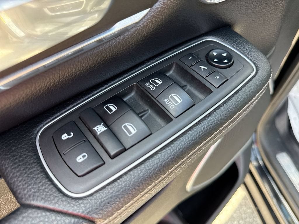 2021 RAM 1500 Laramie Crew Cab 4x4 5'7" Box