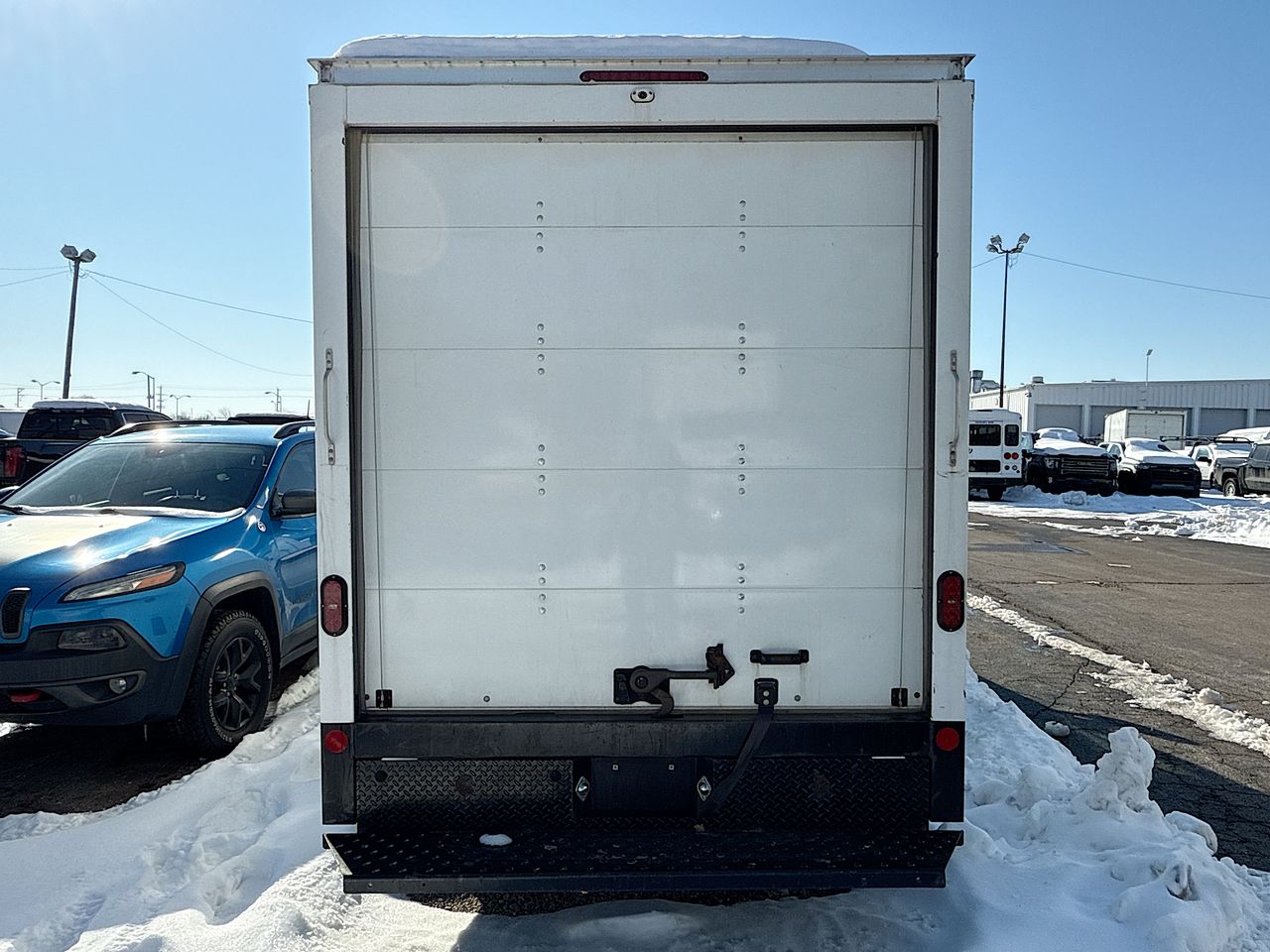 2022 Ford E-Series Cutaway E-350 SRW 138" WB