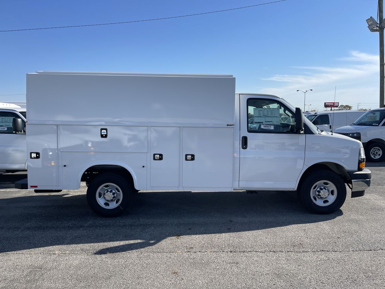 2025 Chevrolet Express Cutaway 3500 1WT
