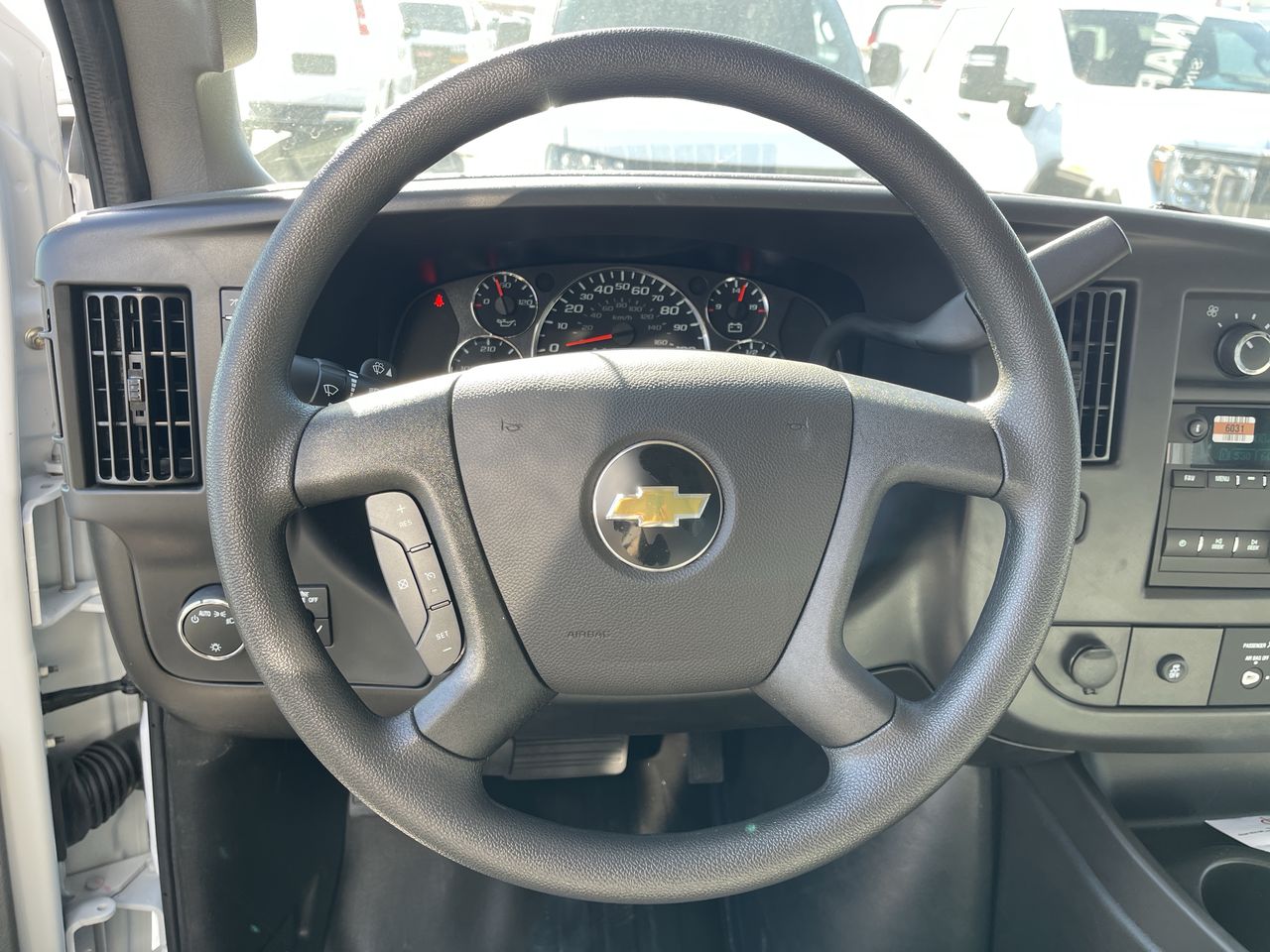 2025 Chevrolet Express Cutaway 3500 1WT