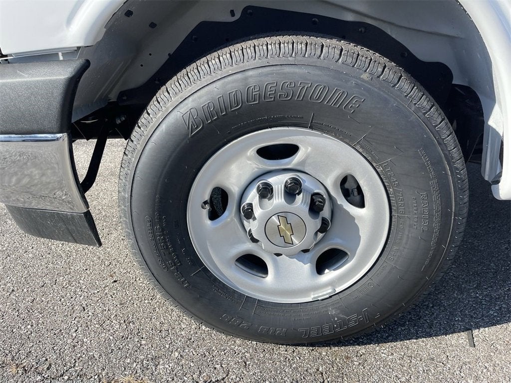 2025 Chevrolet Express Cutaway 3500 1WT