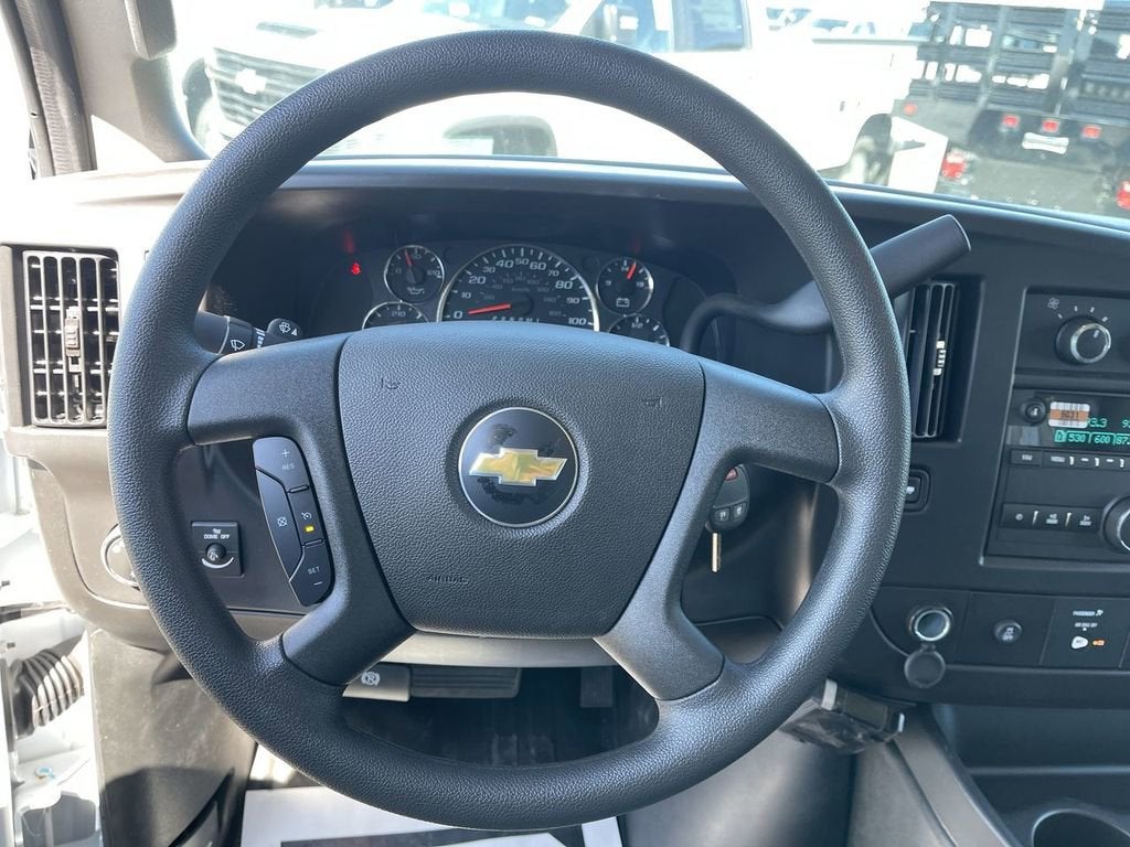 2025 Chevrolet Express Cutaway 3500 1WT